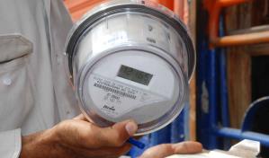 Periodista francés denuncia cobros abusivos en facturas de la luz en el país