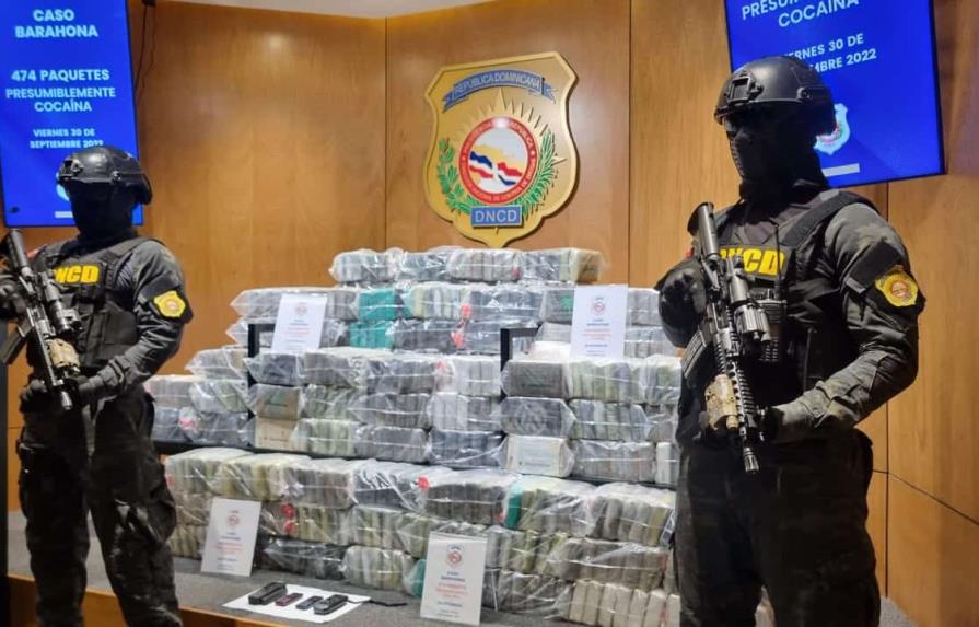 Tras persecución de 16 horas, arrestan cuatro hombres con 474 paquetes de droga en Barahona