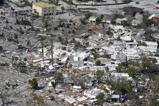 Inundaciones atrapan a miles en Florida tras el paso de huracán Ian