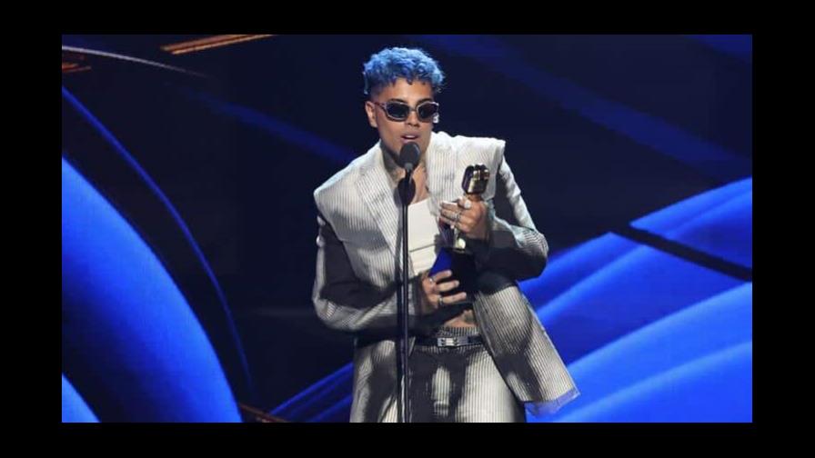 Grupo firme y Rauw Alejandro, entre ganadores en los Billboard Latinos; Bad Bunny y Romeo grandes ausentes