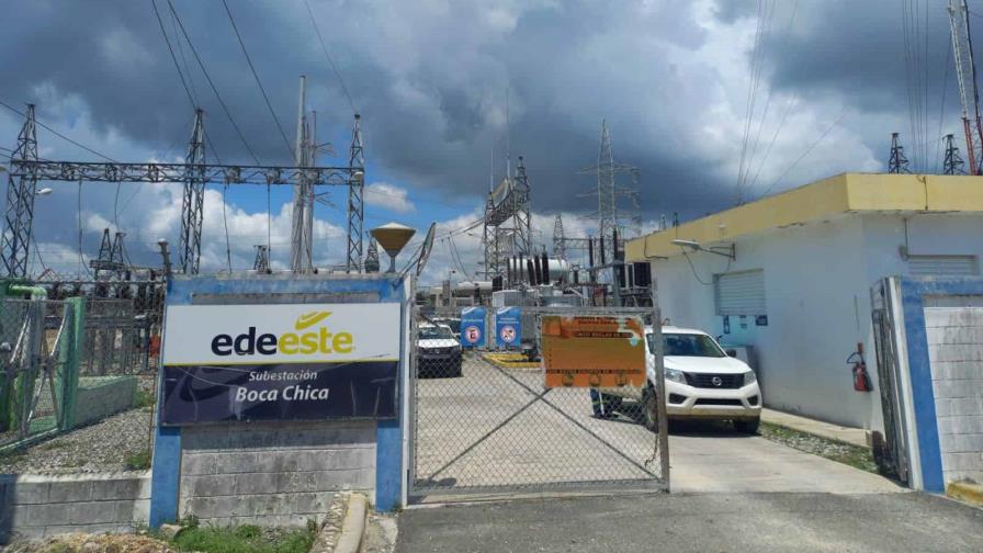Edeeste restablece servicio en Boca Chica mediante subestación móvil