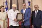 Freddy Ginebra y el asilo San Francisco de Asís reciben Premio Anual al Envejeciente