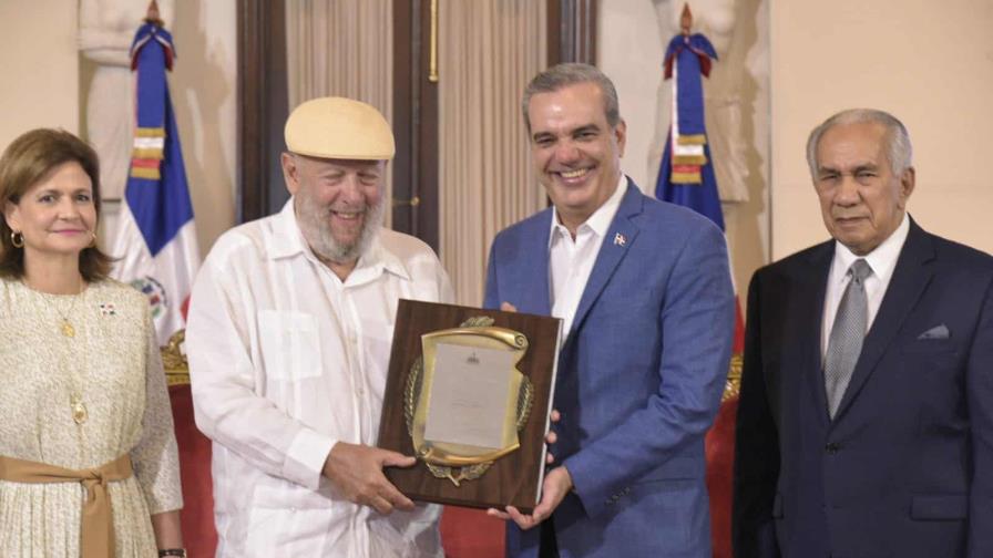 Freddy Ginebra y el asilo San Francisco de Asís reciben Premio Anual al Envejeciente Freddy Ginebra y el asilo San Francisco de Asís reciben Premio Anual al Envejeciente
