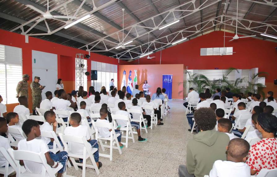 Conani implementa alfabetización digital para los niños y adolescentes en el centro Padre Luis Rosario