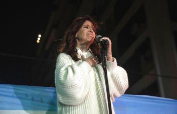 El ataque a Fernández, en centro de la política argentina un mes después