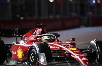 Leclerc logra la pole en Singapur por delante de Pérez y Hamilton