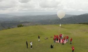 Colombia lleva al espacio en globo aerostático una bolsa de café Juan Valdez