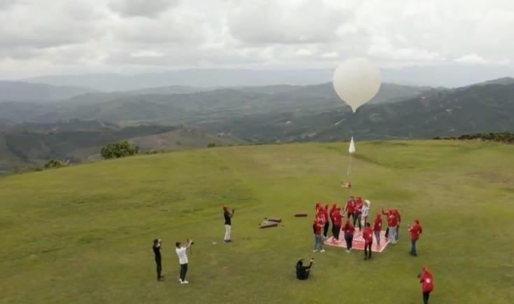 Colombia lleva al espacio en globo aerostático una bolsa de café Juan Valdez