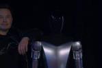 Elon Musk revela un prototipo de robot humanoide que riega las plantas