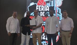 Abinader aconseja a los j&oacute;venes ser persistentes con las ideas de sus emprendimientos