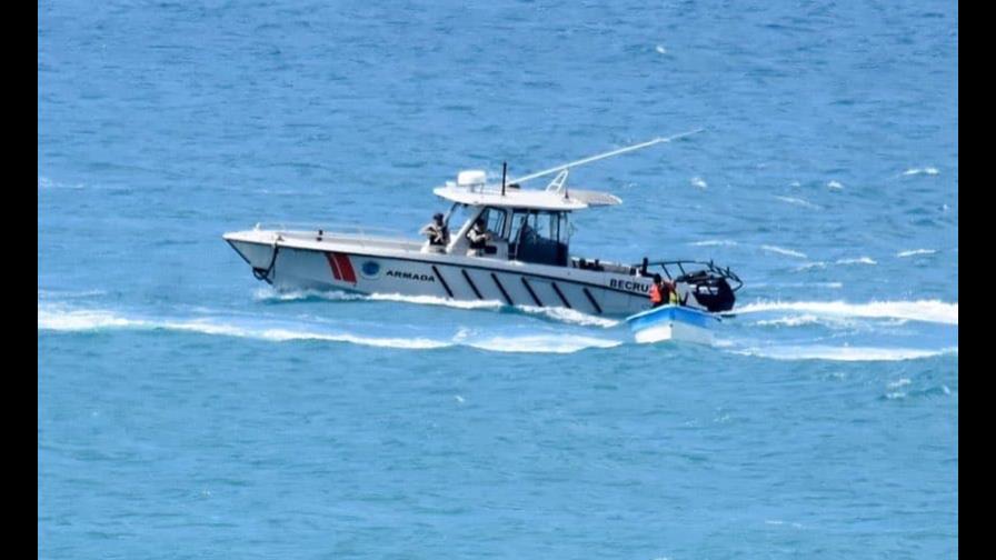 Armada rescata a cuatro personas en María Trinidad Sánchez Armada rescata a cuatro personas en María Trinidad Sánchez