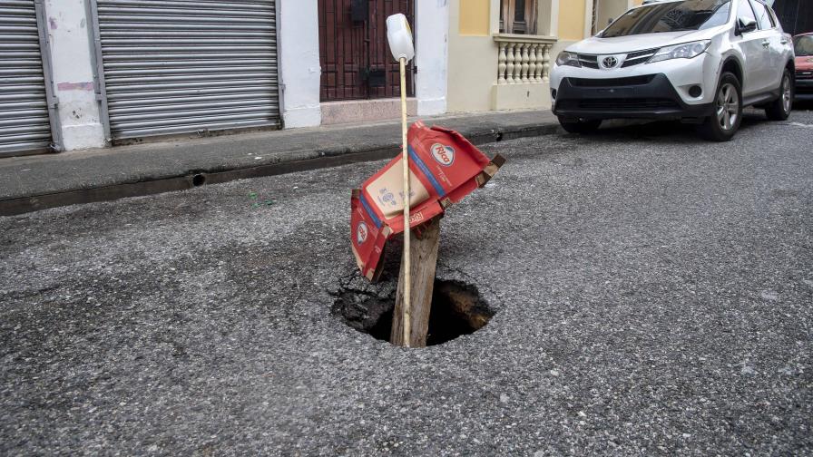 Se forma socavón en la calle Espaillat de la Ciudad Colonial tras temblor de tierra Se forma socavón en la calle Espaillat de la Ciudad Colonial tras temblor de tierra
