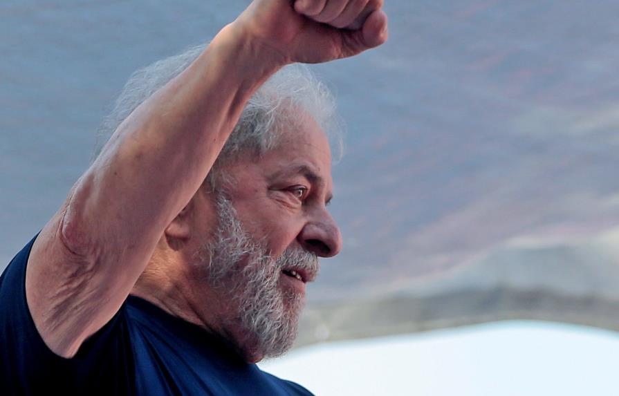 Lula lidera con un 44.42 %, según primer escrutinio en Brasil