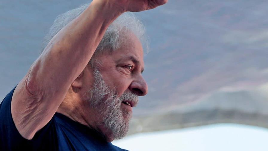 Lula lidera con un 44.42 %, según primer escrutinio en Brasil