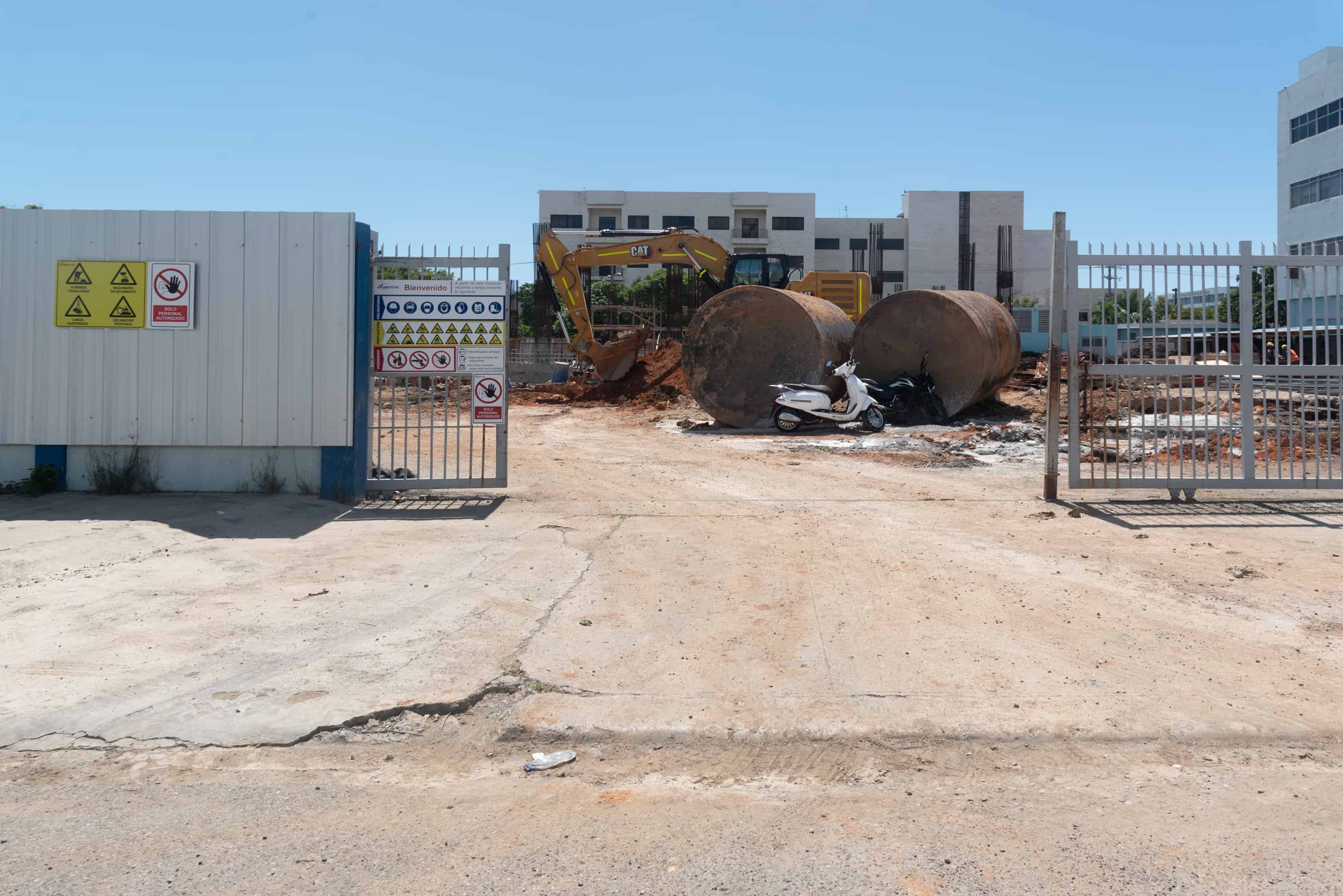 El parqueo Centro de los Héroes I esta avanzado en un 20%.