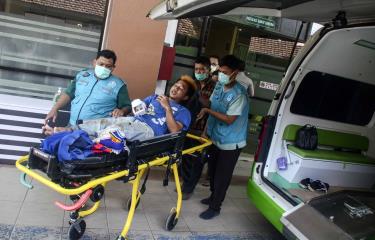 Al menos 125 muertos por estampida en un partido de fútbol en Indonesia