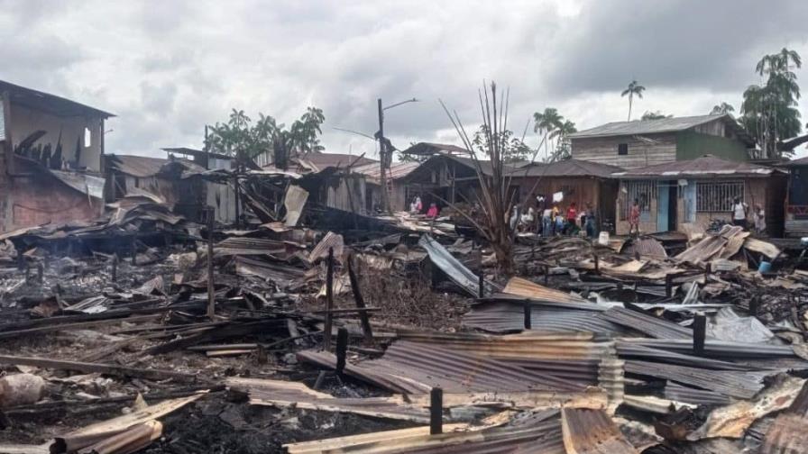 Un incendio deja dos muertos y 70 familias sin casa en el Pacífico colombiano
