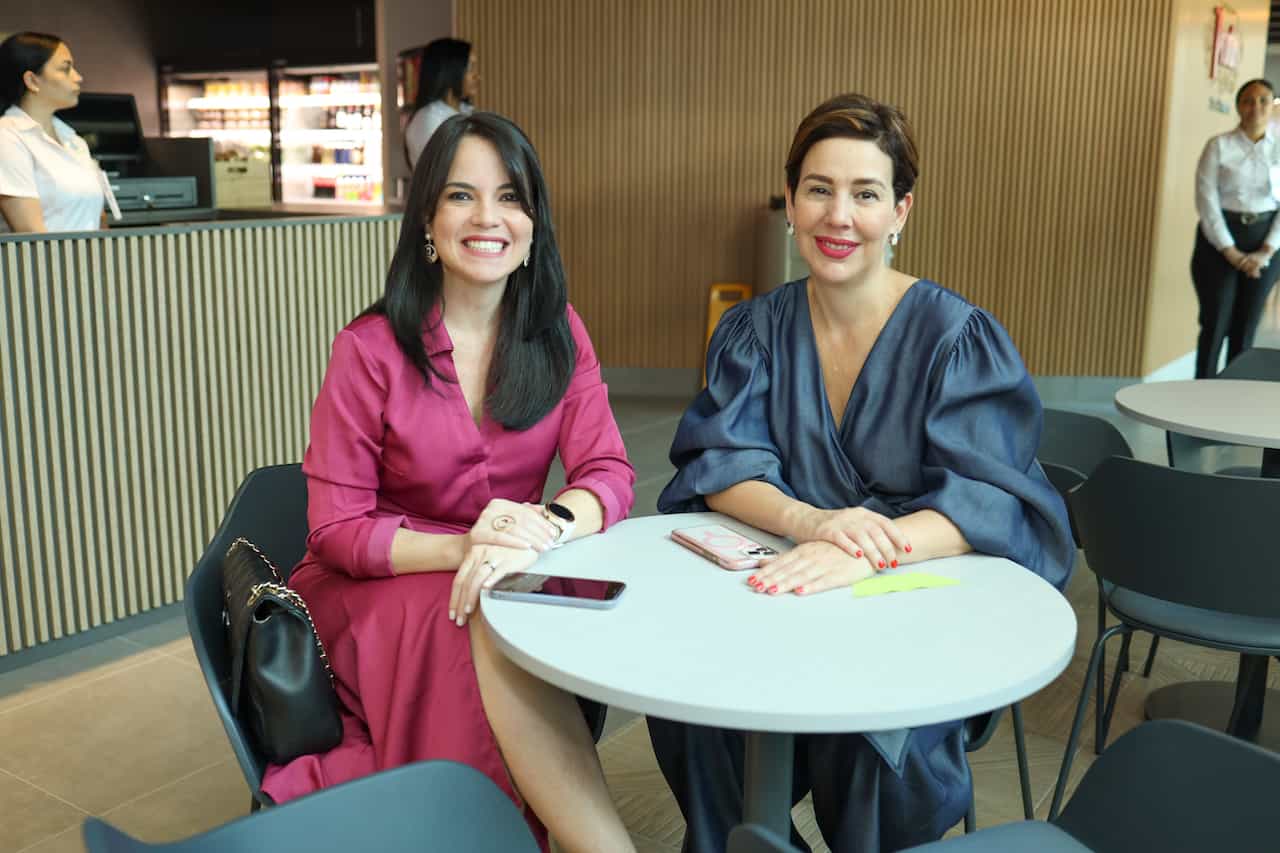 Joanna Bonnelly y Monika Infante.