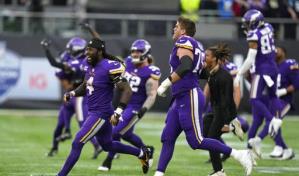 Vikings resisten para vencer a Saints en Londres
