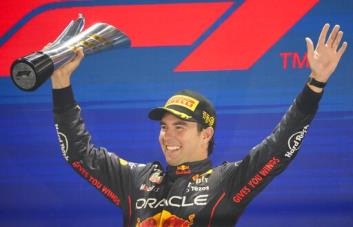 Checo Pérez gana en Singapur y Verstappen tendrá que esperar