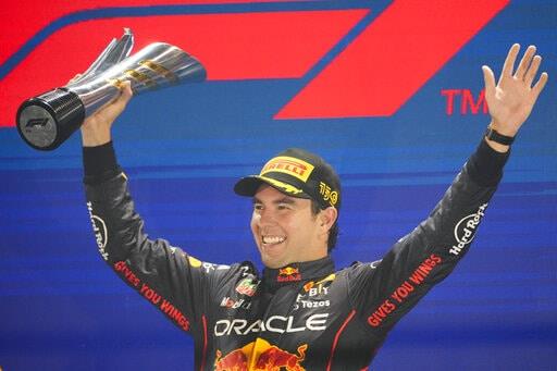 Checo Pérez gana en Singapur y Verstappen tendrá que esperar