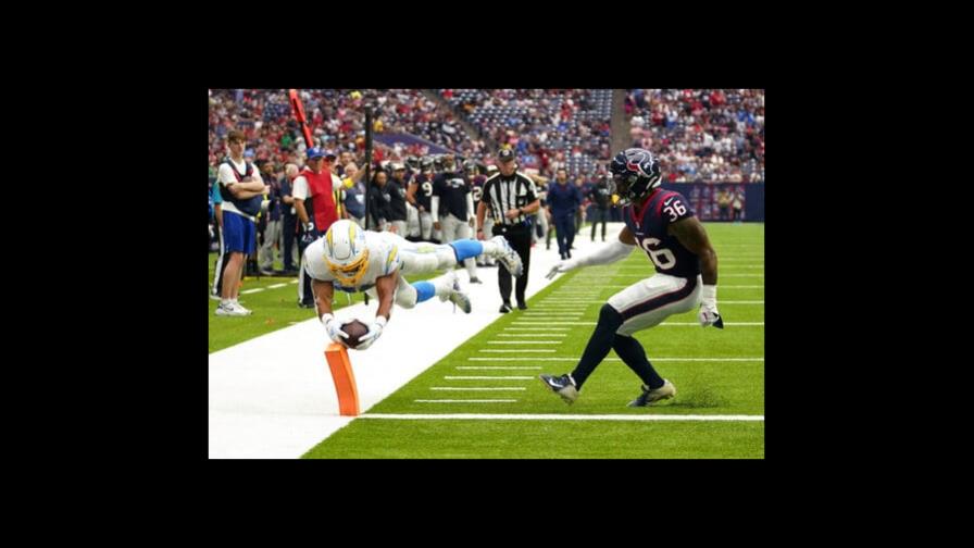 Ekeler anota tres veces en la victoria de los Chargers Ekeler anota tres veces en la victoria de los Chargers