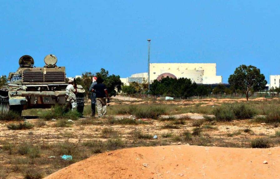Hallan 42 cuerpos enterrados en fosa común en la ciudad de Sirte, en Libia