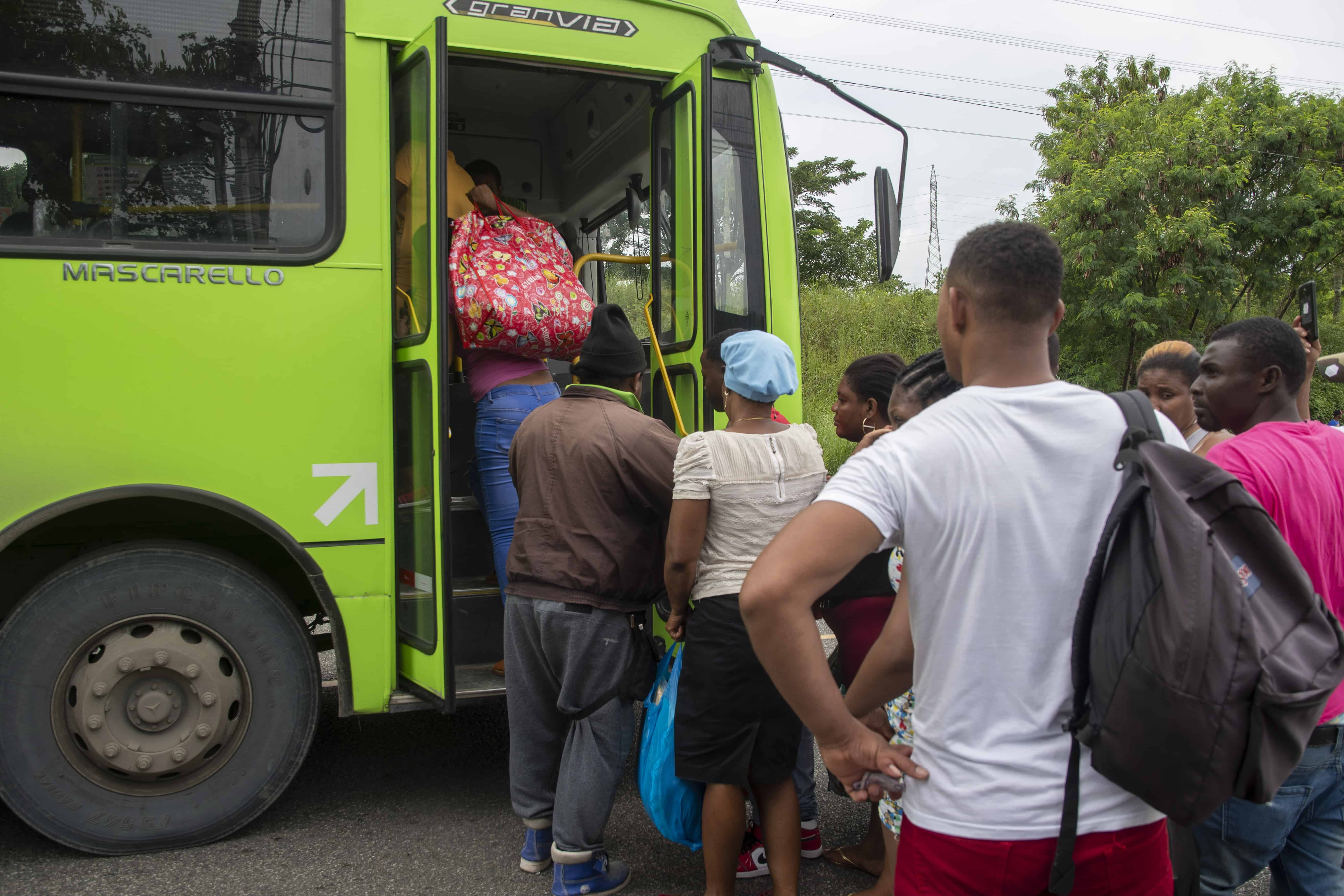 La gente demanda servicio de transporte los dias de pulga