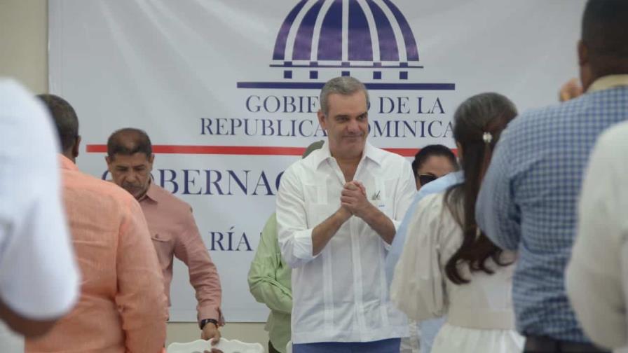 Presidente inicia trabajos de construcción carretera Los Memisos en Nagua 