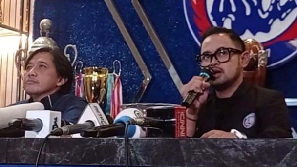 Presidente del club indonesio que vivió una trágica estampida pide disculpas