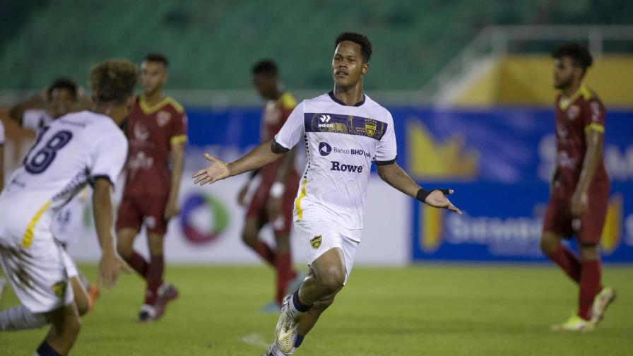 Vásquez lleva al Pantoja a la final con un hat-trick Vásquez lleva al Pantoja a la final con un hat-trick