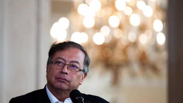 Gustavo Petro califica de “exabrupto” la detención de Pedro Castillo en Perú