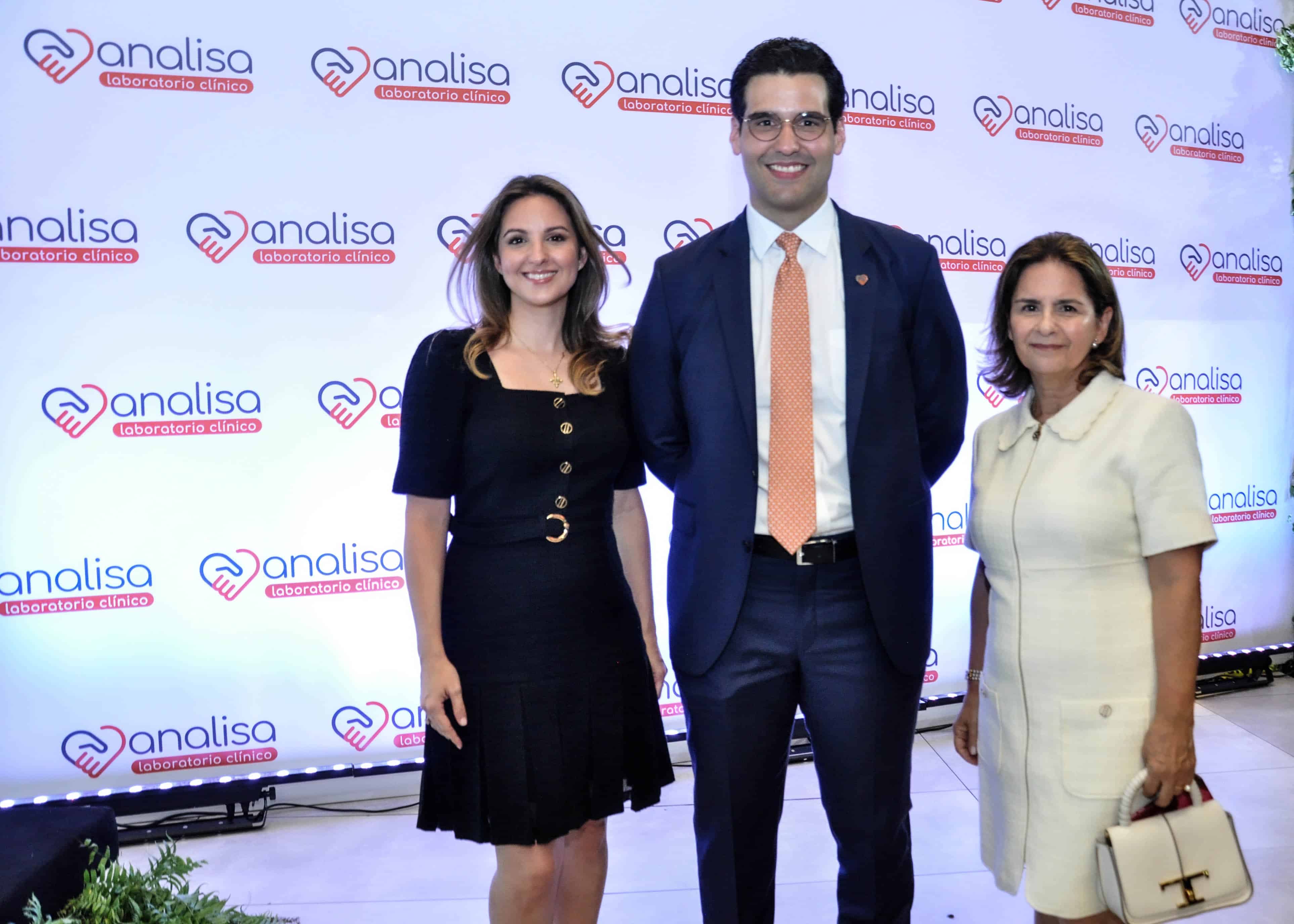 Ana Karla Reid, Roberto Arias y Miriam Armenteros.