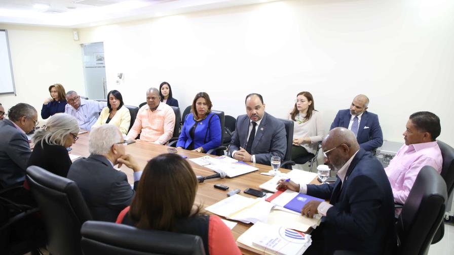 Defensor del Pueblo rinde informe a los diputados de su primer año de gestión