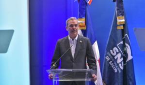 Abinader promete apoyar a los odontólogos y un plan de salud bucal para estudiantes