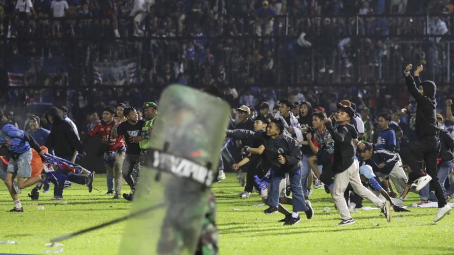 VIDEOS | Un experto explica qué provocó la estampida futbolística en Indonesia VIDEOS | Un experto explica qué provocó la estampida futbolística en Indonesia