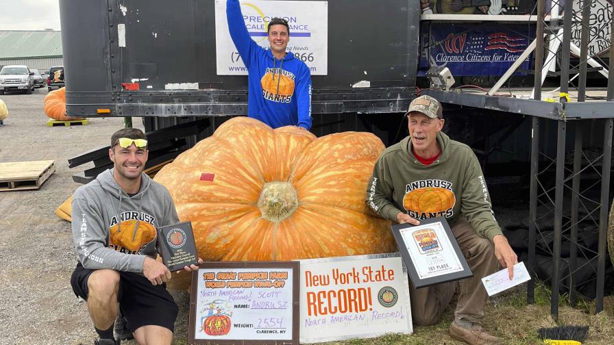 Calabaza de 2,554 libras rompe récord en Estados Unidos Calabaza de 2,554 libras rompe récord en Estados Unidos