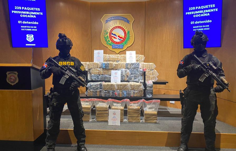 DNCD incauta 239 paquetes de cocaína en Peravia, arrestan un colombiano
