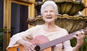 Fallece Ángela Álvarez, la cantautora cubana que conquistó el Latin Grammy a los 94 Años