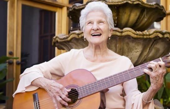 A sus 95 años se convierte en la artista más longeva nominada al Grammy Latino