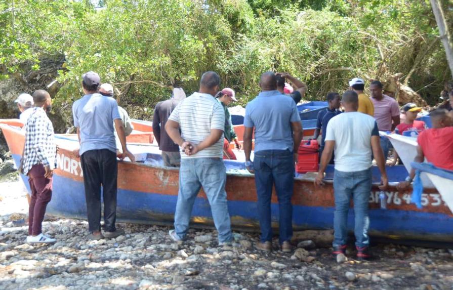 Marina, Defensa Civil y pescadores trabajan en la búsqueda de náufragos de Cabrera 