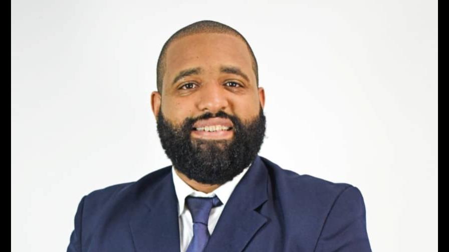 Comunicador Héctor Méndez va tras la presidencia de Sodomedi