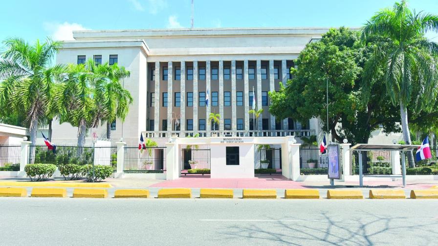 Presidente Luis Abinader ordena auditar la nómina de Educación