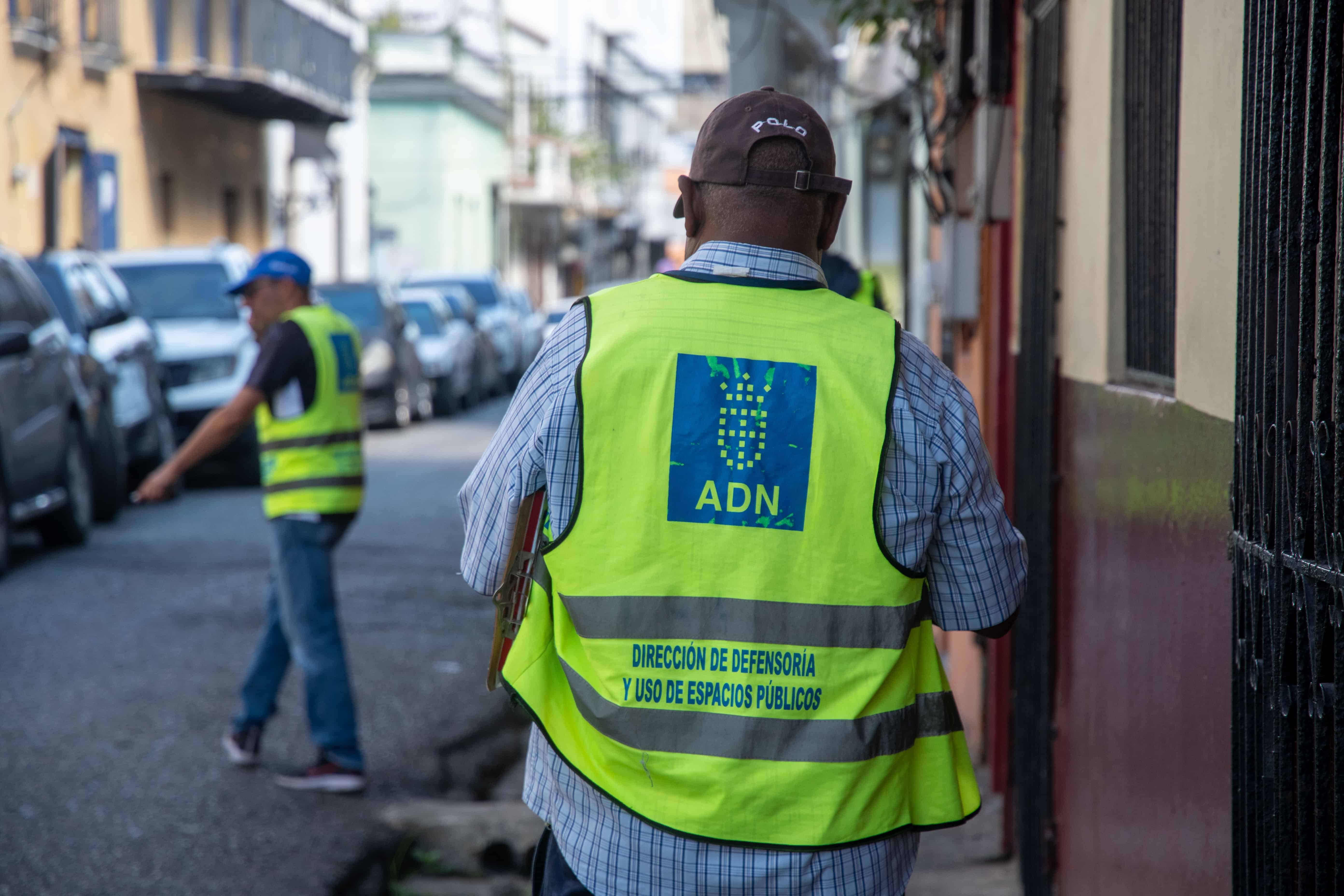 Una brigada de la Alcaldía del Distrito Nacional acudió a evaluar el problema.