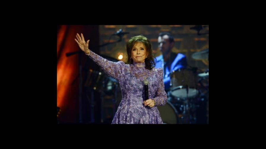 Fans y músicos reaccionan a la muerte de cantante country Loretta Lynn
