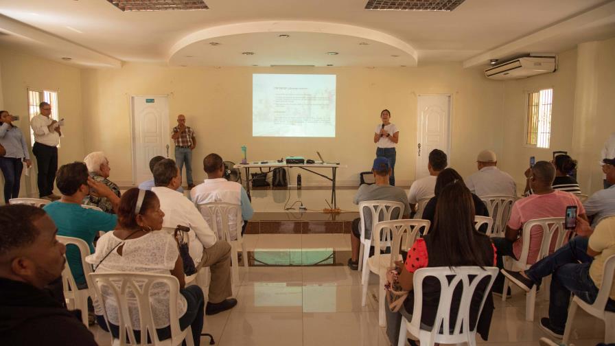 Presentan estrategia para reubicación de corales por muelle de cruceros en Cabo Rojo