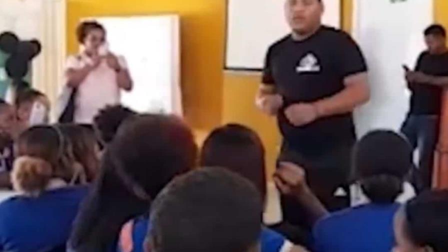 Video | Mantequilla da charla en liceo de Sabana Grande de Boyá