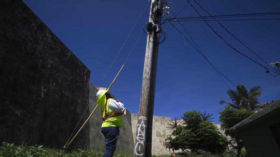 Puerto Rico dice que restablecerá servicio eléctrico de aquí al sábado