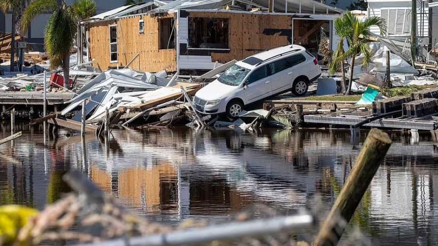 Biden extiende las ayudas para los afectados por el huracán Ian en Florida