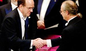 Los cinco científicos premiados dos veces con un Nobel